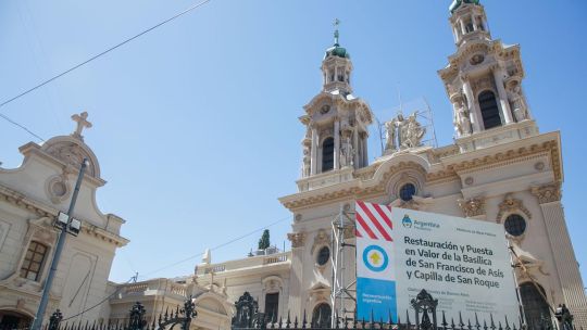 De qué se trata la cápsula del tiempo encontrada 100 años después en la Basílica de San Francisco