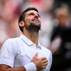 El serbio Novak Djokovic celebra ganar contra el ruso Andrey Rublev durante su partido de tenis en el Campeonato de Wimbledon 2023. Foto Daniel LEAL / AFP  | Foto:AFP