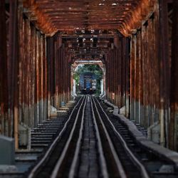 Un tren circula por el puente Long Bien en Hanoi. Foto de Nhac NGUYEN / AFP | Foto:AFP