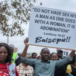 Los manifestantes llevan pancartas durante una marcha nacional organizada por iglesias en Malawi contra los matrimonios entre personas del mismo sexo en Lilongwe, Africa. Foto Amos Gumulira / AFP | Foto:AFP