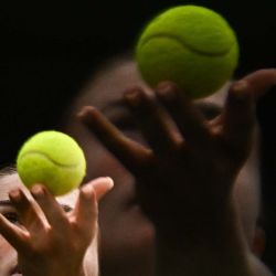 Una fotografía con un efecto de lente que da una impresión de reflejo muestra a Aryna Sabalenka de Bielorrusia. Campeonato Wimbledon 2023. Foto SEBASTIEN BOZON / AFP | Foto:AFP