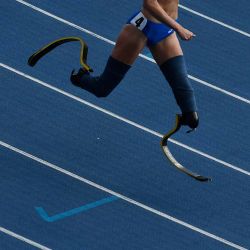 La holandesa Fleur Jong compite en una serie por el evento T64 de 100 m femenino durante el Campeonato Mundial de Para Atletismo de París 2023 en el Charlety Stadium. Foto JULIEN DE ROSA / AFP | Foto:AFP