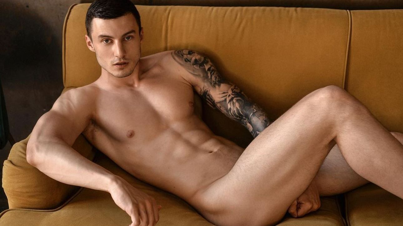 Max barz desnudo