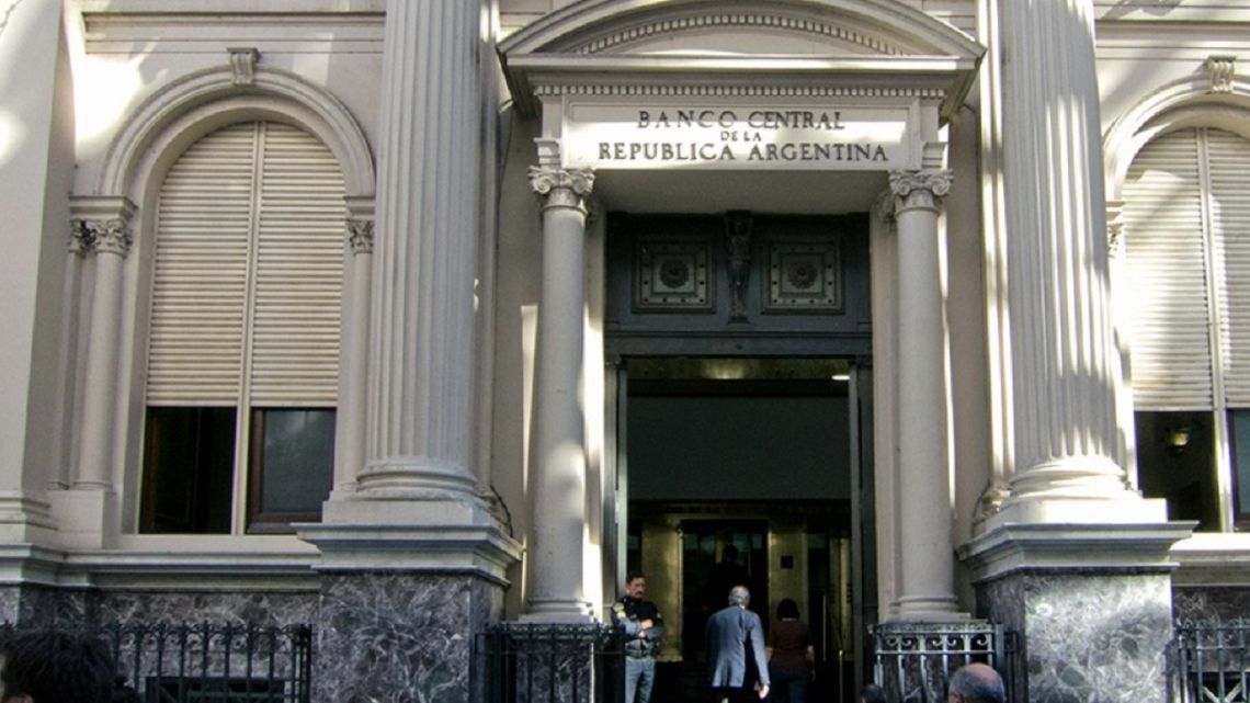Neumeyer: «Si hay una corrida contra el peso, el Banco Central no tiene recursos para defender la moneda»