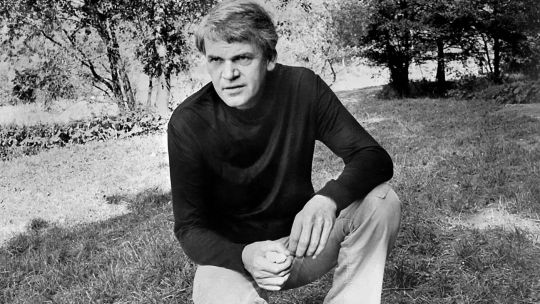 Las cenizas del novelista Milan Kundera fueron repatriadas y llegaron a República Checa