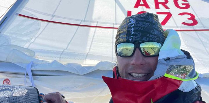 En rosarino Federico Norman, de 37 años, competirá en una prueba offshore que cruza en Atlántico en una navegación solitaria. Foto Télam