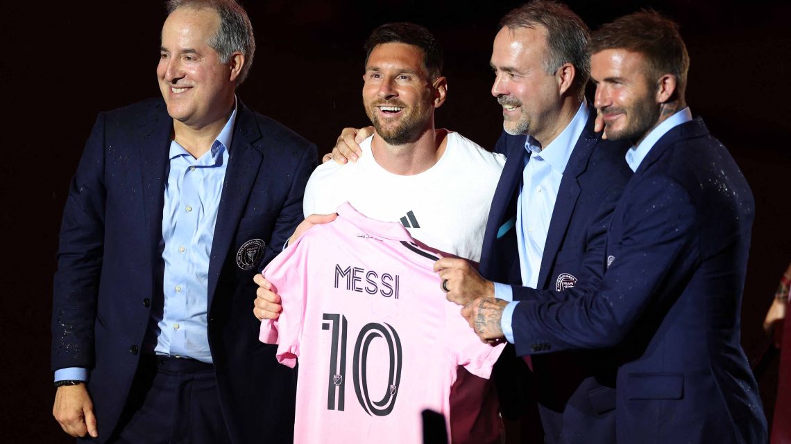 First sign of veneration for Lionel Messi, when the Rosario-hailing star was presented before crowds at the DRV PNK Stadium, in Fort Lauderdale.