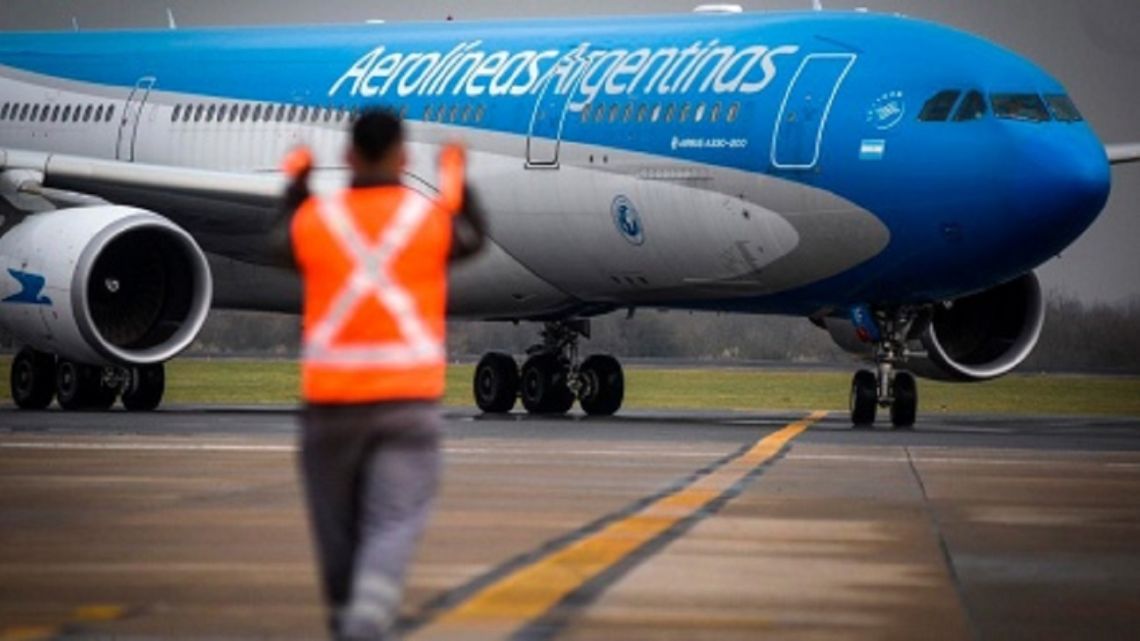 Según una economía, no es necesario privatizar Aerolíneas Argentinas, sino que sea competitiva