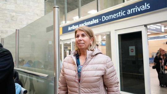 Una migrante cubana que vive en las Malvinas recibió la residencia argentina