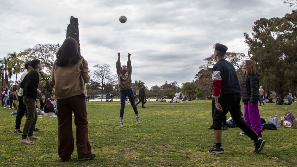 Between the crisis and the disappointment, in what context will young people vote?