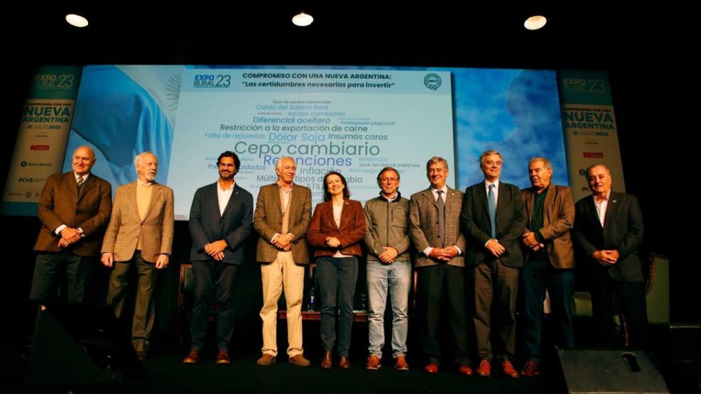 Guillermo Bernaudo, Diana Mondino, Sergio Busso, Leonardo Saquis y Juan José Bahillo participaron de un panel en la Expo Rural