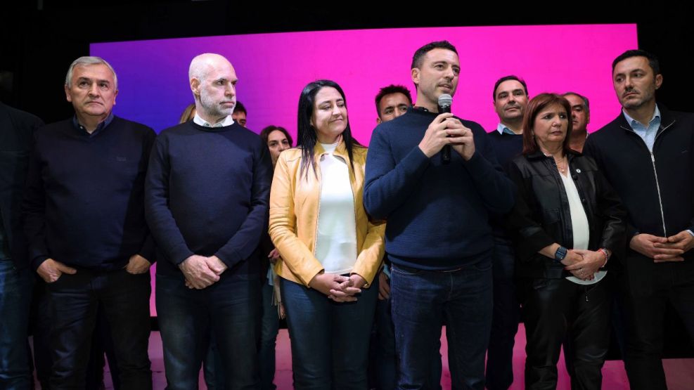 El palco en el búnker con los principales dirigentes Juntos por el Cambio junto a Llaryora.