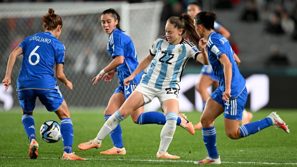 La Selección Argentina femenina cayó en su debut