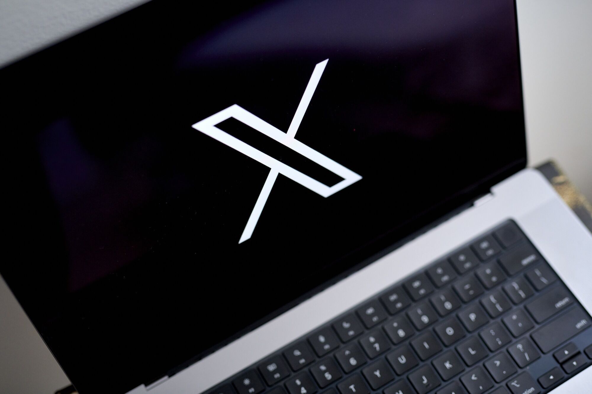 Musk Declares Fan-Submitted 'X' New Twitter Logo In Abrupt Shift