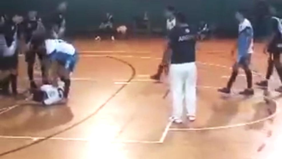 Golpes en un partido de Futsal en Corrientes