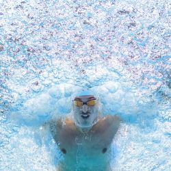 Maxime Grousset de Francia compite en una semifinal del evento de natación mariposa de 50 m masculino durante el Campeonato Mundial de Natación en Fukuoka. | Foto:François-Xavier Marit / AFP