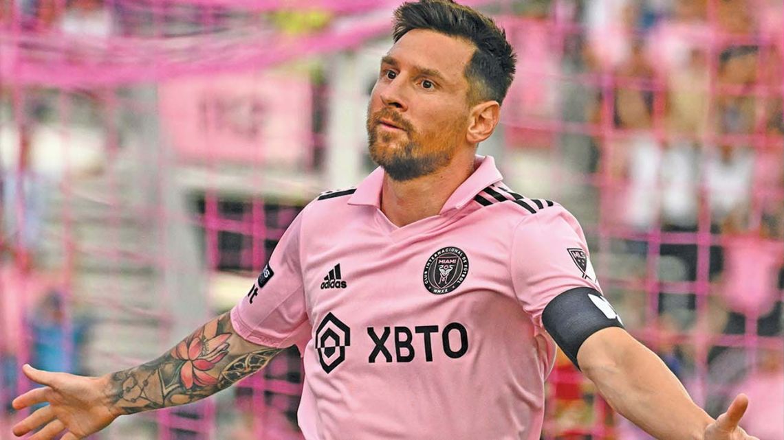 He is without question the star attraction; a fact underlined by an embarrassing episode after his substitution on Tuesday with Inter 4-0 up against Atlanta United, when scores of fans followed his lead and filed out of the stadium.