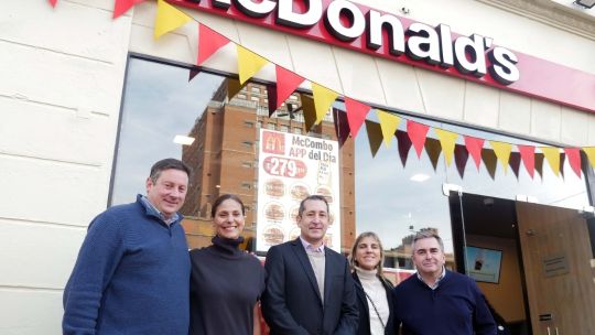 Abrieron nuevamente las puertas del McDonald’s de 18 de Julio y Ejido, tras su remodelación.