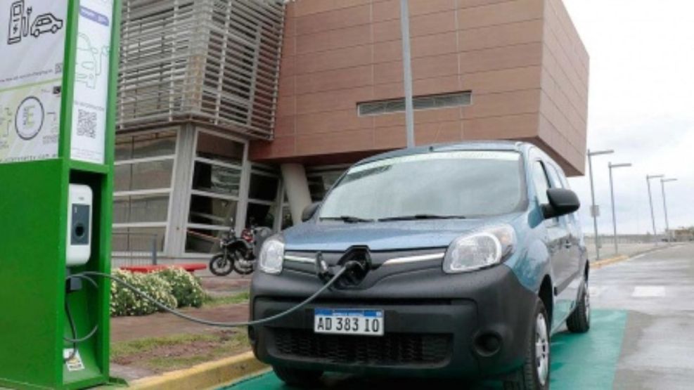Los surtidores eléctricos de autos trabados por un vacío legal en Argentina