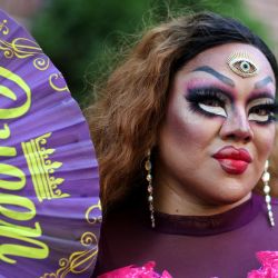 Una persona posa durante el TransFest 2023 en el barrio de Queens de Nueva York. | Foto:Leonardo Munoz / AFP