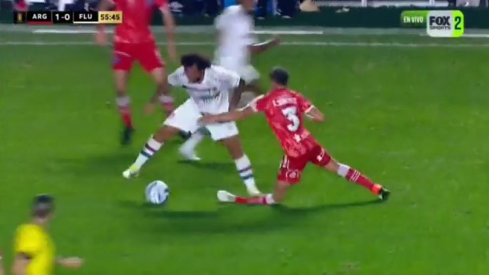 Terrible lesión de Luciano Sánchez en el partido contra Fluminense