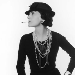 Coco Chanel y los primeros sombreros que diseñó antes de ser la soberana de la moda