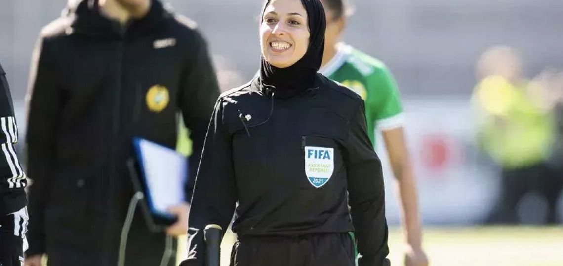 Conocé a Heba Saadieh, la primera mujer palestina en arbitrar un partido del mundial de fútbol femenino
