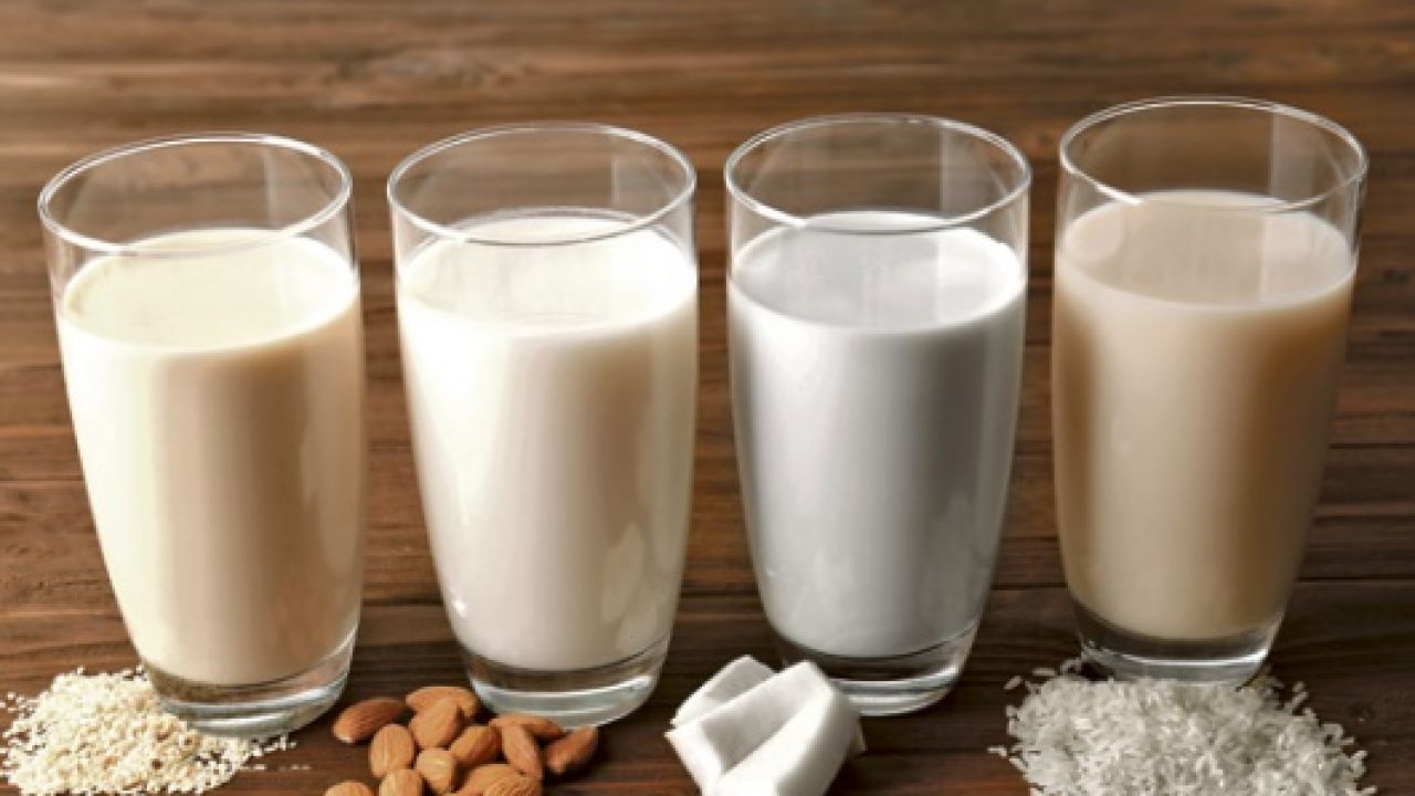 Leche de almendras, de avena, de soja y de papa, son algunas opciones que, en su mayoría, ofrecen las mismas proteínas y vitaminas que los lácteos de origen animal.  | Foto:CEDOC