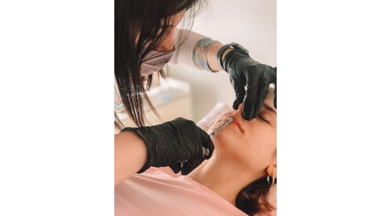 Dra. Luciana Fernandes: Especialista en Dermatología y Estética