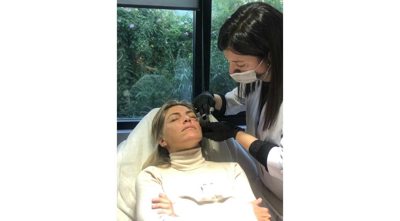 Dra. Luciana Fernandes: Especialista en Dermatología y Estética