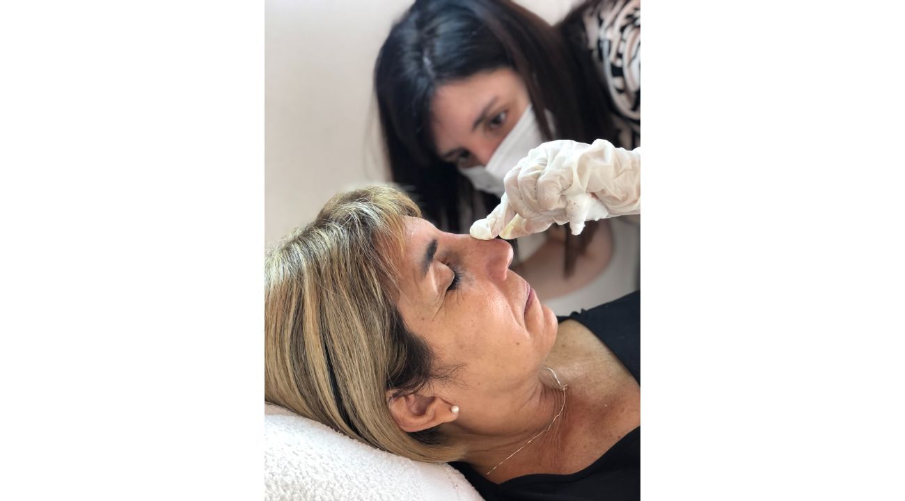 Dra. Luciana Fernandes: Especialista en Dermatología y Estética