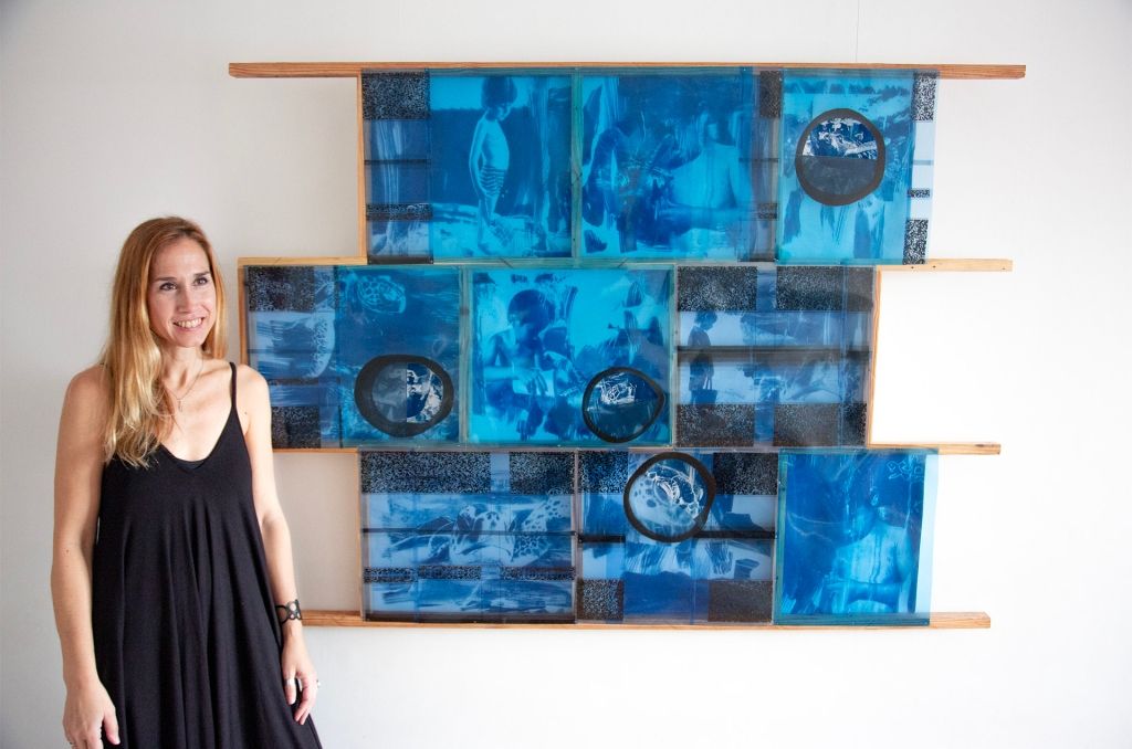 Laura Delgado y su obra 'Teorema del desasosiego'.