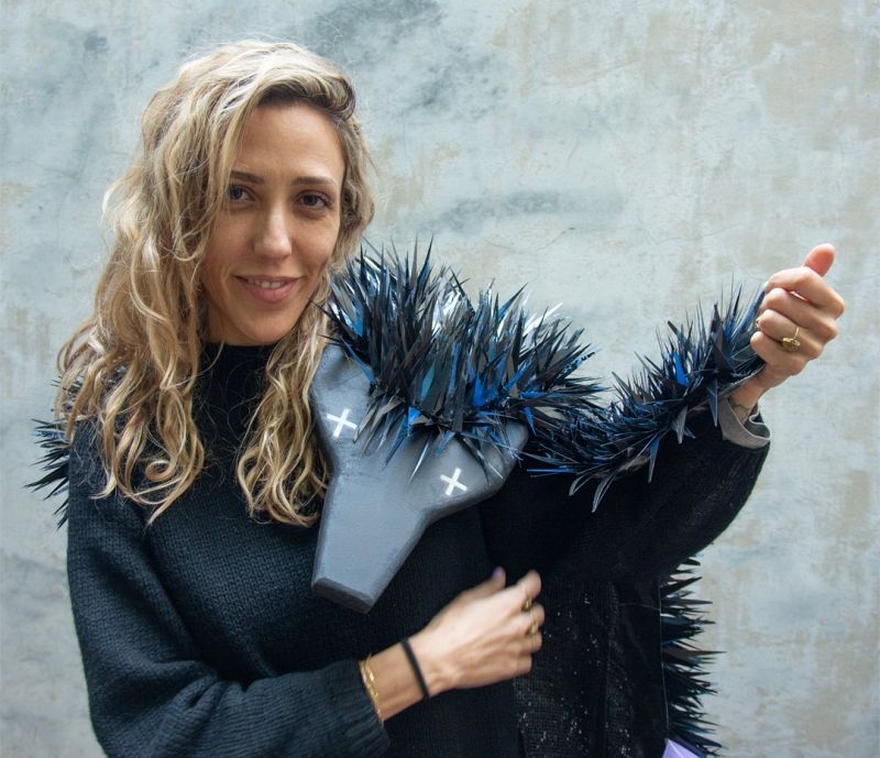 Mai Solorzano y su obra 'No retorno'.