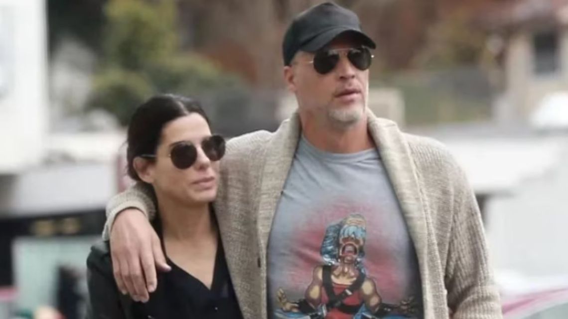El duro momento que atraviesa Sandra Bullock murió Bryan Randall, su