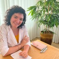 Dra. Luciana Fernandes: Especialista en Dermatología y Estética