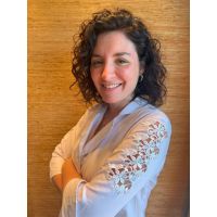 Dra. Luciana Fernandes: Especialista en Dermatología y Estética
