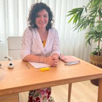 Dra. Luciana Fernandes: Especialista en Dermatología y Estética