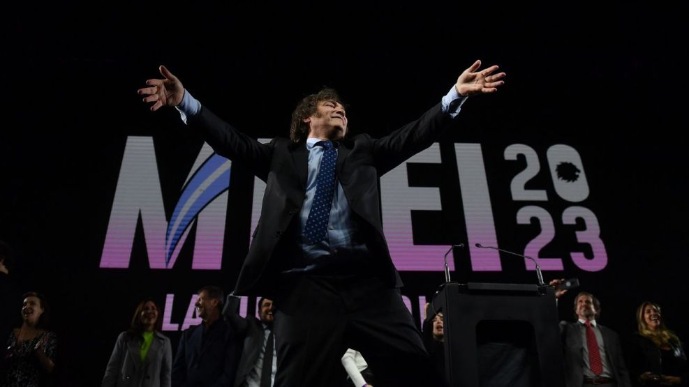 Milei, como un rockstar, en su cierre de campaña en el Movistar Arena