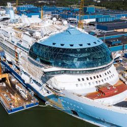 El nuevo y lujoso barco de Royal Caribbean, Icon of the Seas, está a punto de completarse en el astillero de Turku en la costa suroeste de Finlandia, su viaje inaugural está programado para enero de 2024. | Foto:JONATHAN NACKSTRAND / AFP