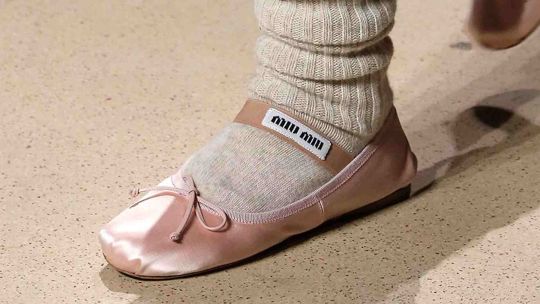 Tendencia ballerinas: elegancia, versatilidad y estilo preppy en el street style
