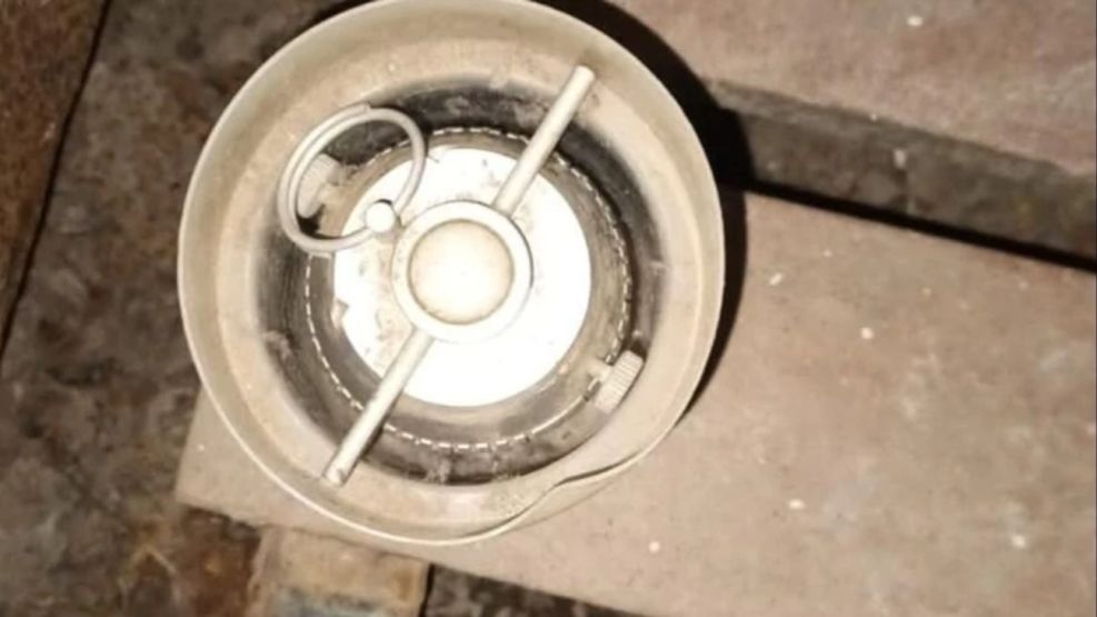 En un canasta de basura de un barrio de Mar del Plata apareció una granada rusa, que estaba en condiciones de explotar.