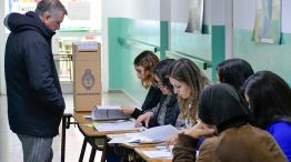 Gente votando en varias Provincias-20230813