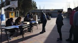 Gente votando en varias Provincias-20230813