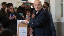 Nestor Grindetti votando-20230813