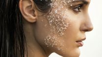 Consejos de expertos para exfoliar la piel en casa y sus beneficios