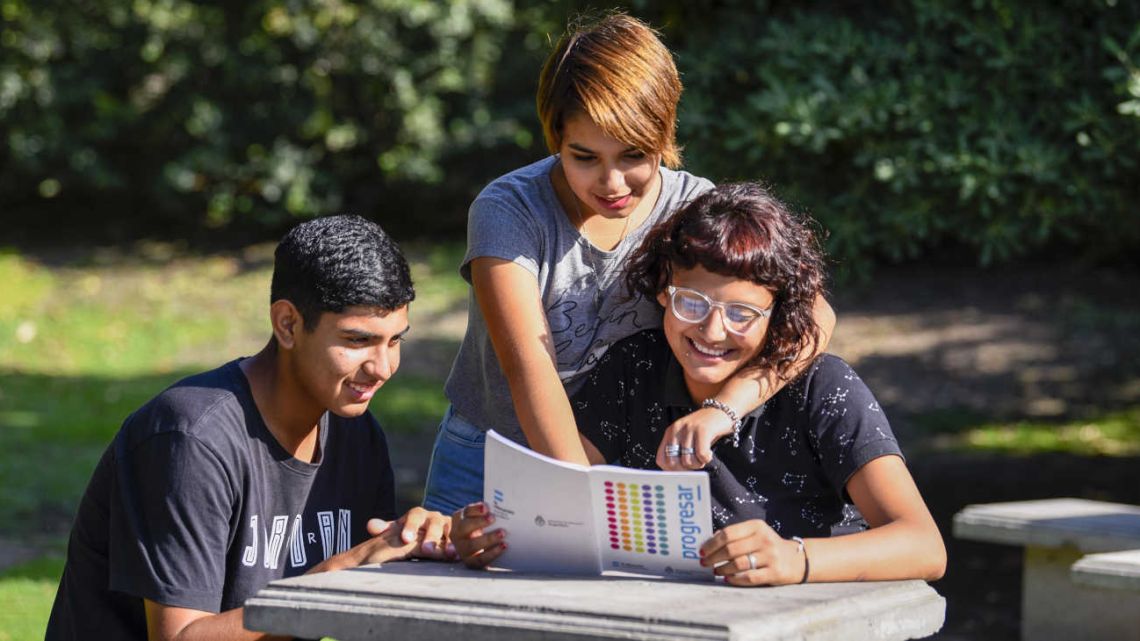 Jubilados del IPS: cuándo cobran el medio aguinaldo en junio y julio 2025