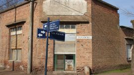 Polvaredas, un pueblito perdido en lo profundo de la provincia de Buenos Aires.