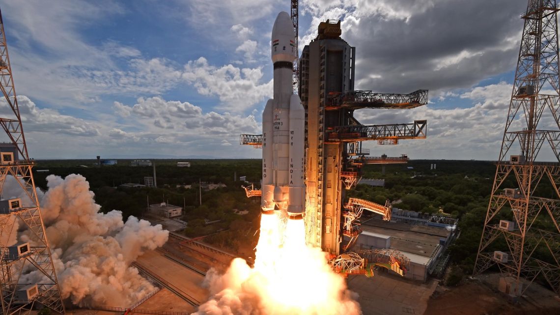 L’India è a poche ore dal diventare il primo paese ad atterrare sul polo sud della luna