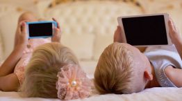 Qué dice la OMS sobre los niños y el uso de pantallas. 