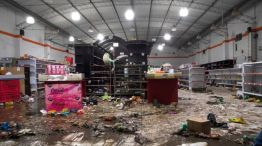 Saqueo e incendio a un supermercado en Moreno